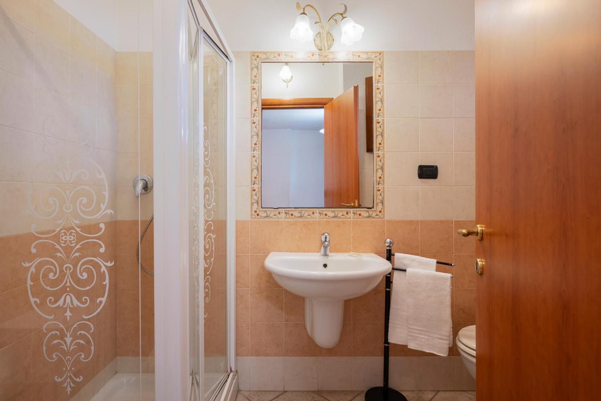 - Pool & Relax Apartment Follonica